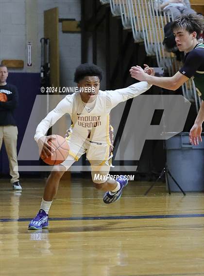 Thumbnail 3 in St. Joseph vs Mount Vernon (New York Holiday Invitational) photogallery.