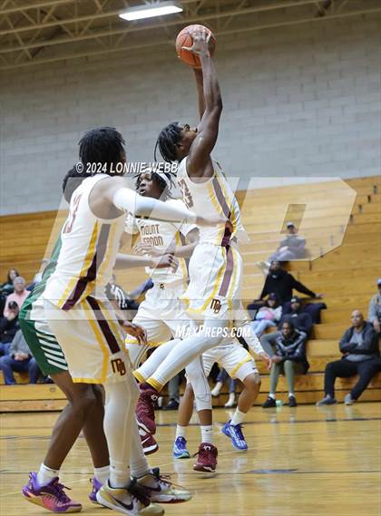 Thumbnail 3 in St. Joseph vs Mount Vernon (New York Holiday Invitational) photogallery.