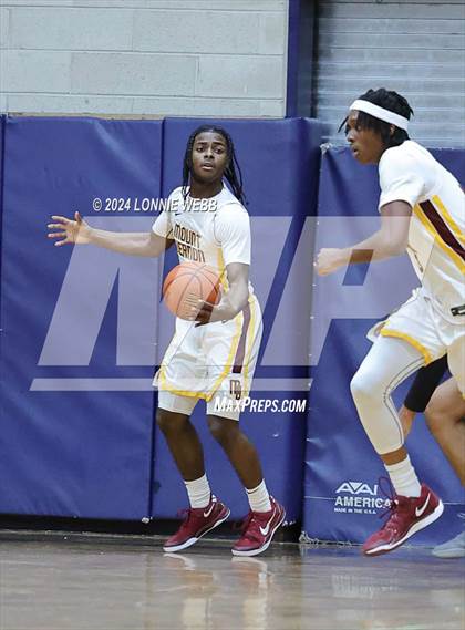 Thumbnail 3 in St. Joseph vs Mount Vernon (New York Holiday Invitational) photogallery.