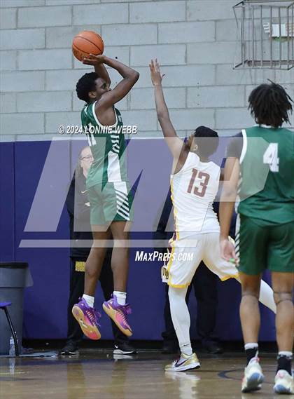 Thumbnail 1 in St. Joseph vs Mount Vernon (New York Holiday Invitational) photogallery.