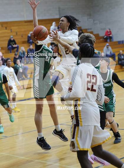 Thumbnail 2 in St. Joseph vs Mount Vernon (New York Holiday Invitational) photogallery.