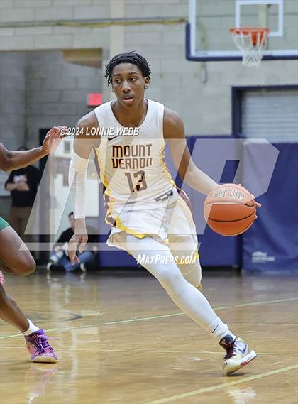 Thumbnail 2 in St. Joseph vs Mount Vernon (New York Holiday Invitational) photogallery.