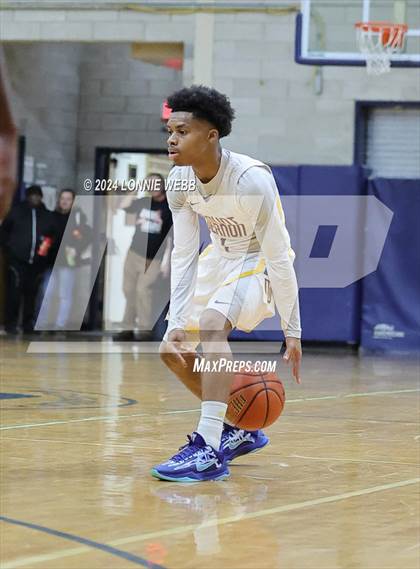 Thumbnail 1 in St. Joseph vs Mount Vernon (New York Holiday Invitational) photogallery.