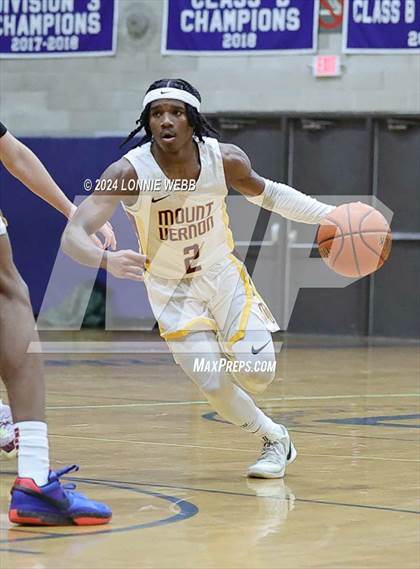 Thumbnail 3 in St. Joseph vs Mount Vernon (New York Holiday Invitational) photogallery.