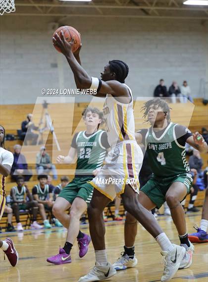 Thumbnail 2 in St. Joseph vs Mount Vernon (New York Holiday Invitational) photogallery.