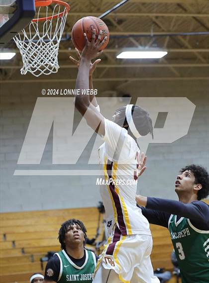 Thumbnail 3 in St. Joseph vs Mount Vernon (New York Holiday Invitational) photogallery.