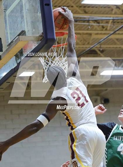 Thumbnail 2 in St. Joseph vs Mount Vernon (New York Holiday Invitational) photogallery.