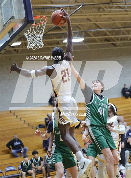 Thumbnail 2 in St. Joseph vs Mount Vernon (New York Holiday Invitational) photogallery.