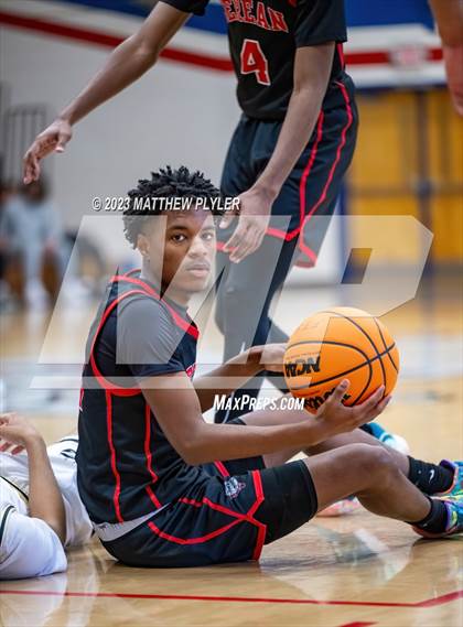 Thumbnail 3 in Gray's Creek vs. Berean Baptist Academy (MLK Dream Jam at Terry Sanford) photogallery.