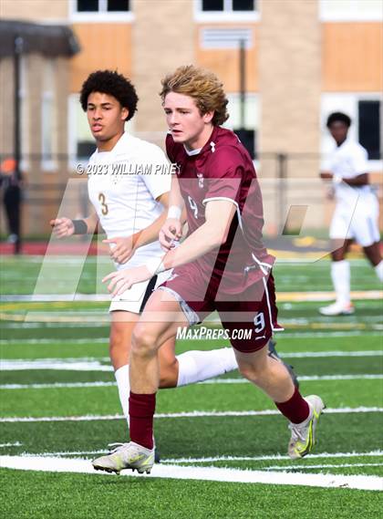 Thumbnail 2 in Arlington vs Kingston (NYSPHSAA Class AAA Regional Final) photogallery.