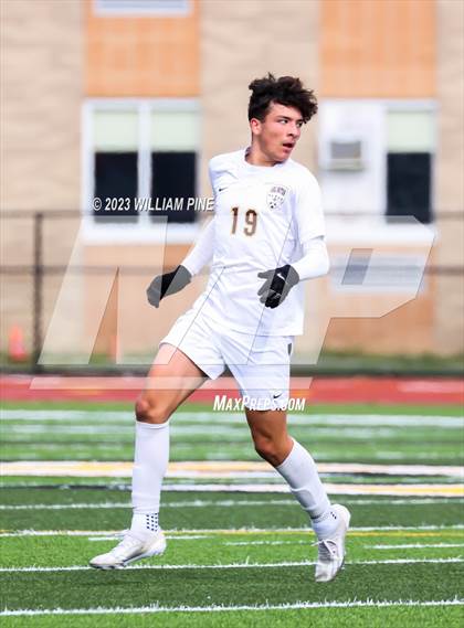 Thumbnail 2 in Arlington vs Kingston (NYSPHSAA Class AAA Regional Final) photogallery.