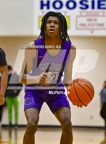 Thumbnail 2 in Muncie Central @ Columbia City (Delta Holiday Classic) photogallery.