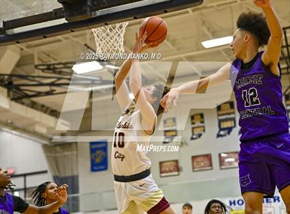 Thumbnail 2 in Muncie Central @ Columbia City (Delta Holiday Classic) photogallery.