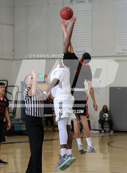 Thumbnail 2 in La Puente vs. Malibu (CIF 5AAA 3rd Round Playoff) photogallery.