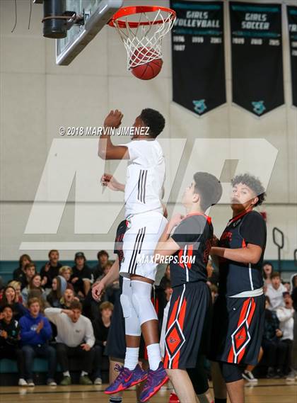 Thumbnail 1 in La Puente vs. Malibu (CIF 5AAA 3rd Round Playoff) photogallery.