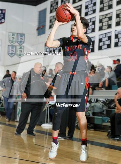 Thumbnail 2 in La Puente vs. Malibu (CIF 5AAA 3rd Round Playoff) photogallery.