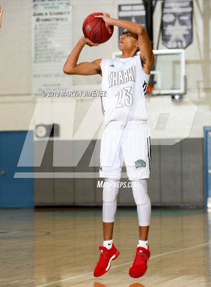 Thumbnail 2 in La Puente vs. Malibu (CIF 5AAA 3rd Round Playoff) photogallery.
