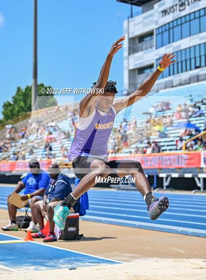 Thumbnail 1 in NCHSAA 2A/3A Track Championships photogallery.