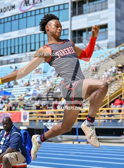 Thumbnail 3 in NCHSAA 2A/3A Track Championships photogallery.