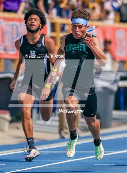 Thumbnail 3 in NCHSAA 2A/3A Track Championships photogallery.