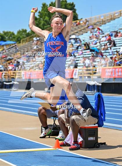 Thumbnail 2 in NCHSAA 2A/3A Track Championships photogallery.