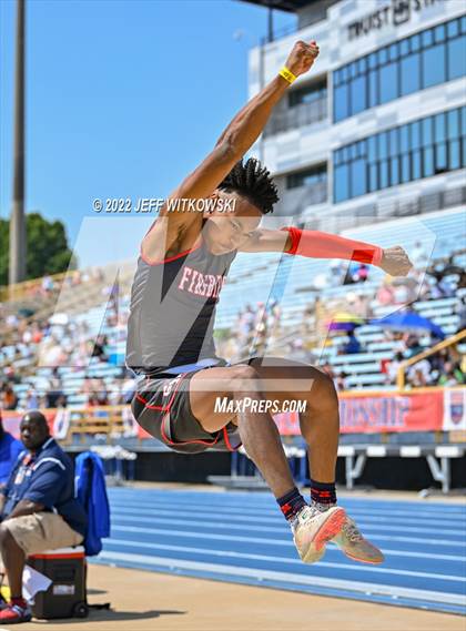Thumbnail 1 in NCHSAA 2A/3A Track Championships photogallery.