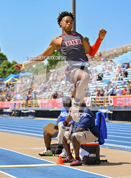 Thumbnail 2 in NCHSAA 2A/3A Track Championships photogallery.