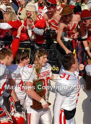 Thumbnail 3 in Kennedy vs St. Henry (D5 State Final) photogallery.