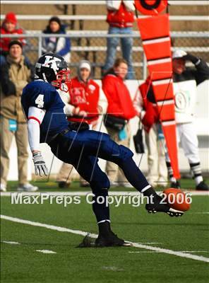 Thumbnail 2 in Kennedy vs St. Henry (D5 State Final) photogallery.
