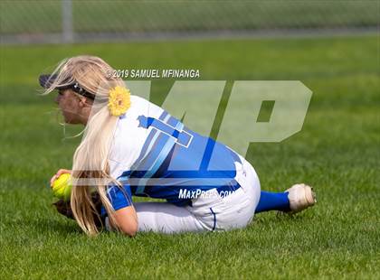 Thumbnail 2 in Marian vs. Beatrice photogallery.