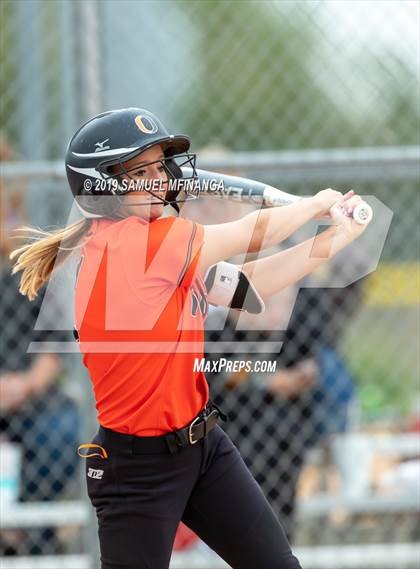 Thumbnail 1 in Marian vs. Beatrice photogallery.