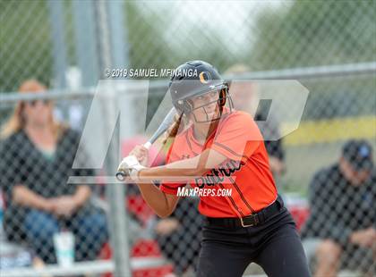 Thumbnail 1 in Marian vs. Beatrice photogallery.