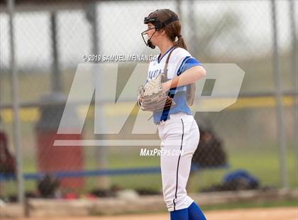 Thumbnail 3 in Marian vs. Beatrice photogallery.