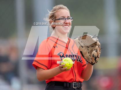 Thumbnail 2 in Marian vs. Beatrice photogallery.
