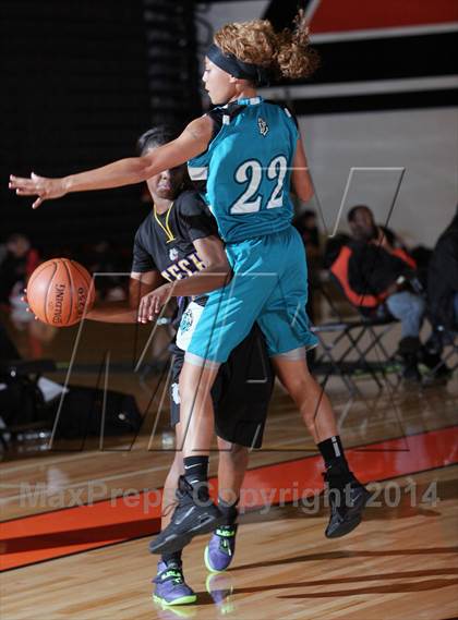 Thumbnail 2 in Oakland Tech vs. Deer Valley (MLK-Shootout) photogallery.