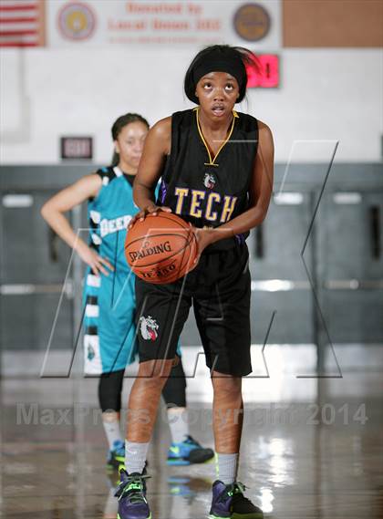 Thumbnail 2 in Oakland Tech vs. Deer Valley (MLK-Shootout) photogallery.