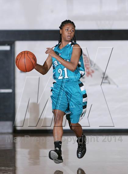 Thumbnail 2 in Oakland Tech vs. Deer Valley (MLK-Shootout) photogallery.