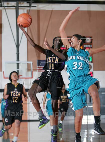 Thumbnail 3 in Oakland Tech vs. Deer Valley (MLK-Shootout) photogallery.
