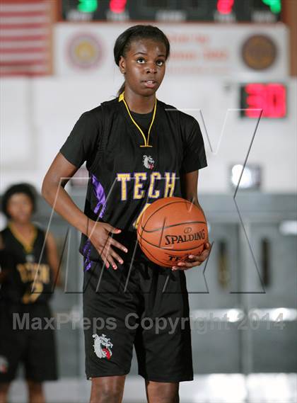 Thumbnail 1 in Oakland Tech vs. Deer Valley (MLK-Shootout) photogallery.