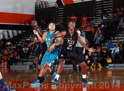 Thumbnail 2 in Oakland Tech vs. Deer Valley (MLK-Shootout) photogallery.