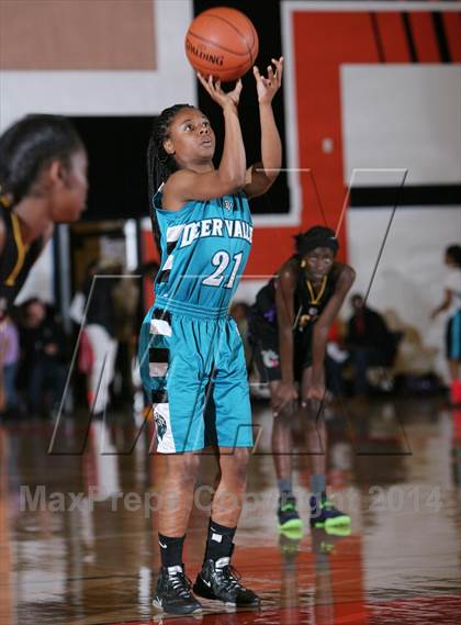 Thumbnail 3 in Oakland Tech vs. Deer Valley (MLK-Shootout) photogallery.