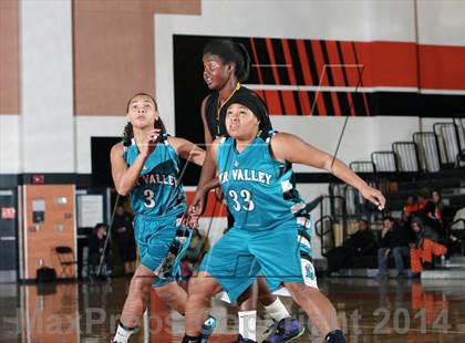 Thumbnail 1 in Oakland Tech vs. Deer Valley (MLK-Shootout) photogallery.