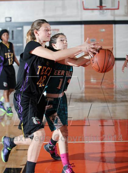 Thumbnail 1 in Oakland Tech vs. Deer Valley (MLK-Shootout) photogallery.