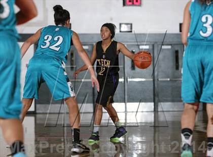 Thumbnail 2 in Oakland Tech vs. Deer Valley (MLK-Shootout) photogallery.