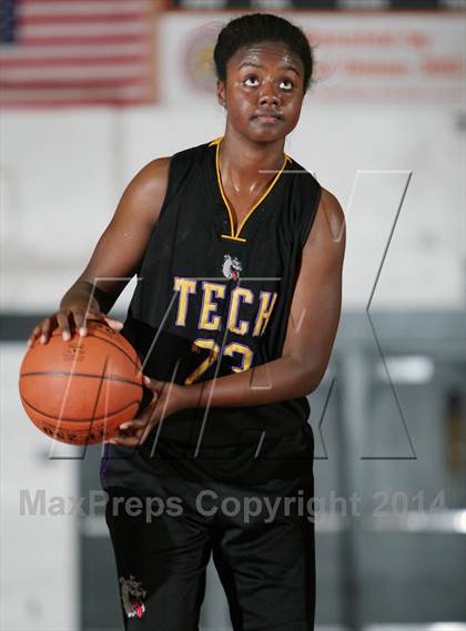 Thumbnail 2 in Oakland Tech vs. Deer Valley (MLK-Shootout) photogallery.