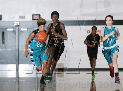 Thumbnail 3 in Oakland Tech vs. Deer Valley (MLK-Shootout) photogallery.