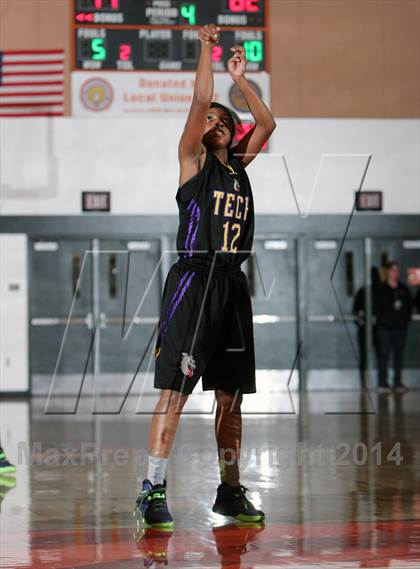 Thumbnail 2 in Oakland Tech vs. Deer Valley (MLK-Shootout) photogallery.