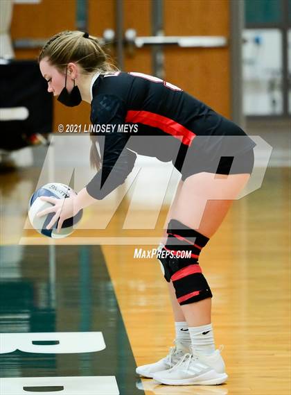 Thumbnail 1 in Le Roy vs. Attica (Section 5 Class C Final) photogallery.