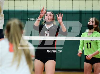 Thumbnail 3 in Le Roy vs. Attica (Section 5 Class C Final) photogallery.