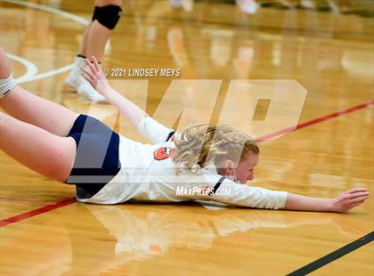Thumbnail 2 in Le Roy vs. Attica (Section 5 Class C Final) photogallery.